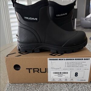 New in box Trudave size 8 Men's Black Garden Rubber Boot